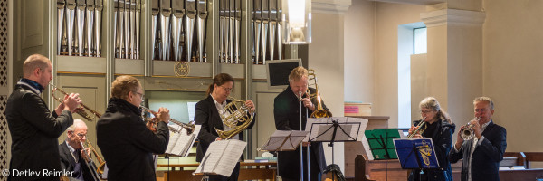 Posaunisten vor der Orgel auf der Empore in der Christuskirche